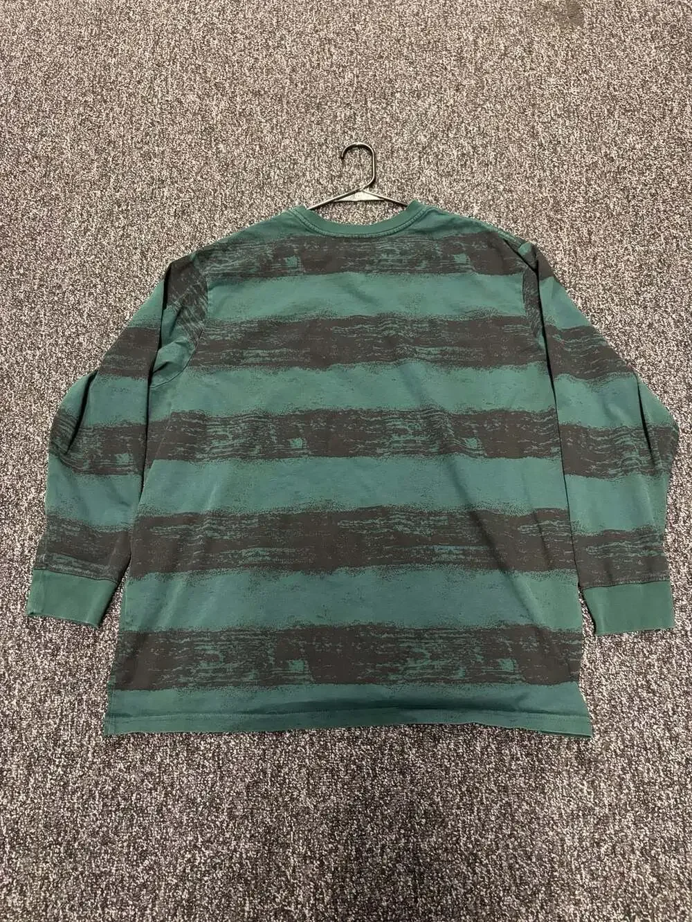 Levi's Men's Relaxed Fit Long Sleeve Distressed Stripe Graphic T-Shirt